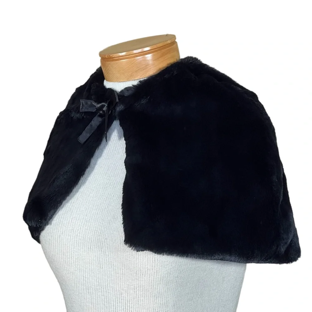 The Children’s Place Faux Fur Black Cape With Button & Loop Closure M 7/8